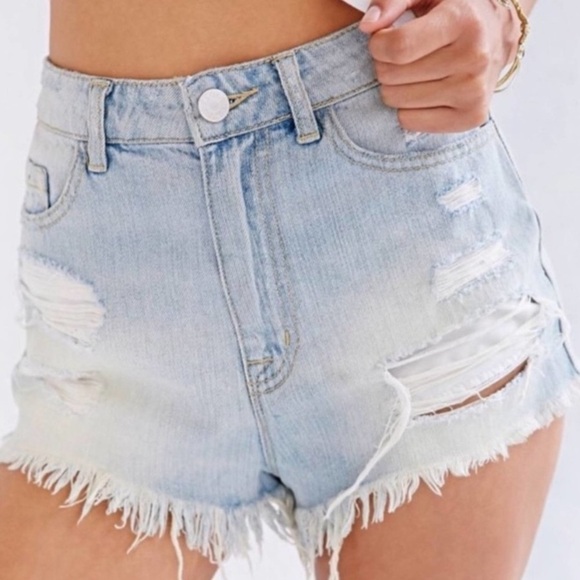 BDG Super High Rise Cheeky Urban Outfitters Light Wash Denim Shorts Size 29 - Picture 4 of 11